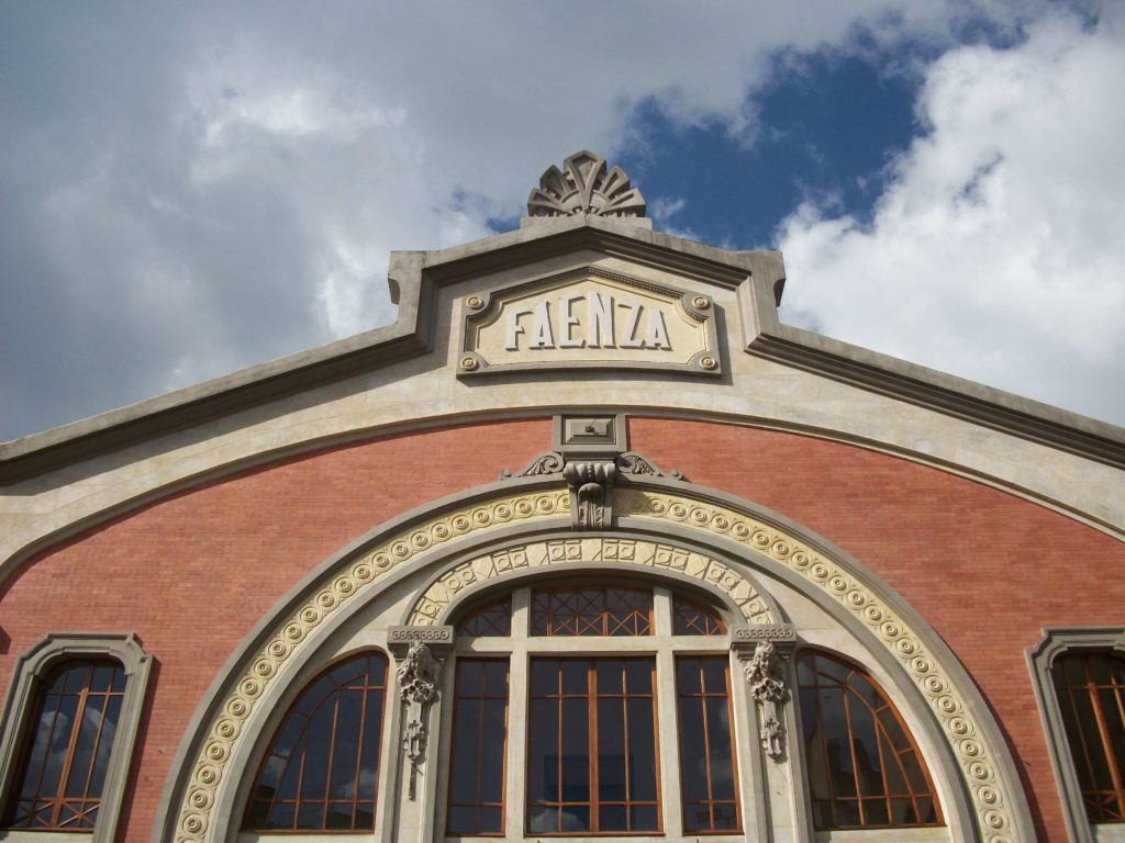 Esta es la historia del Teatro Faenza